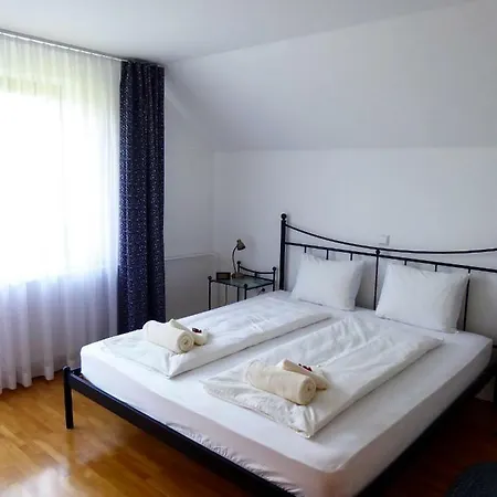 アパート Galerija ラドヴリツァ